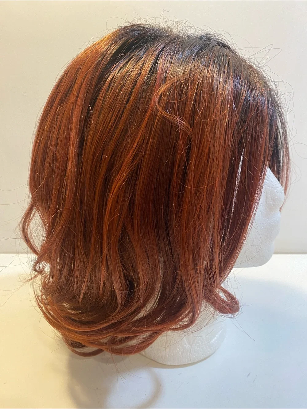 SIS  Ombre Short Layered Women's Wig - Stylish Natural Look